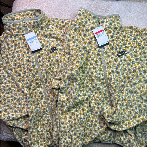 Nike oversized wool jacket multicolor sizes M and L 65.00 each - Picture 1 of 3